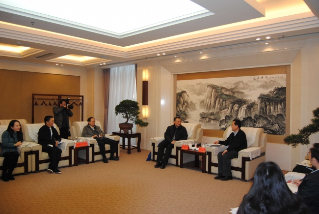 3、会见市委组织部胡部长1_C(JPG) 3、会见市委组织部胡部长1_C(JPG)