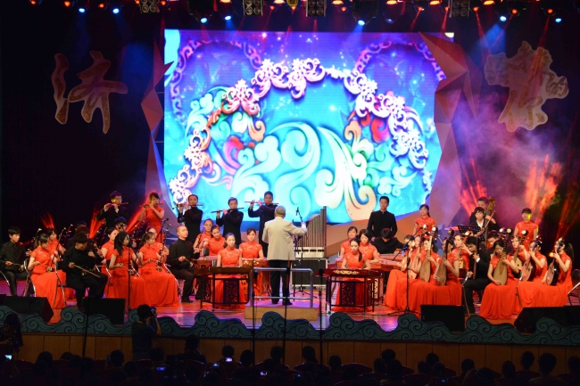 4 同济大学艺术团精品艺术节目汇演暨2014级迎新晚会_C(JPG)